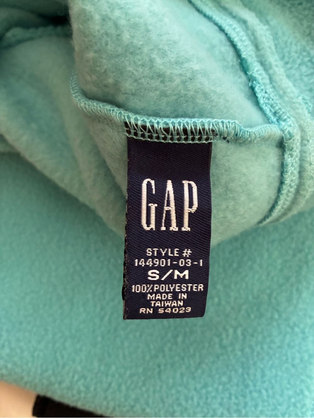 GAP Fleece Scarf and Beanie Set 4 Pieces - Picture 7 of 8